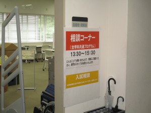 図書館にも立ち寄ってください！