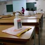 いたる所にアルコール消毒液