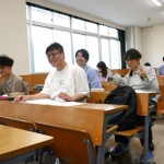 　仲良しのふりしてる4人組　　　　　実のところは一触即発