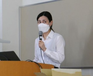 「ﾃﾞﾘｼｬｽ」じゃないよ、「ﾃﾞｨﾘｼｬｽ」　　　発音のアヤか？