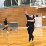 上を向いたら口が開く！