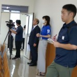 テレビカメラもあれば学長も…