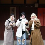 立ち食い中の団子３姉妹
