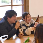 お土産の酒を自慢するだけなら　まだしも…。飲んでる輩が！