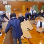 備蓄ダンボールベッドの組み立て