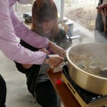 仕上げの味噌（減塩）投入