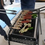 焼き鳥、ソーセージ、そしてイカ