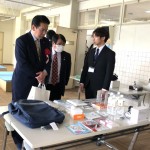 　防災リュックの中味の説明、　　お薦めは羊羹　Oくん
