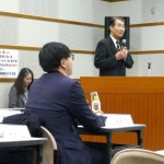 司会進行の井勝副学長