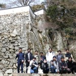 よい子は石垣を登りません