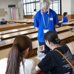 同じ鏡でも、化粧の時ようには　いかない