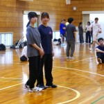 静かに出番を待つ二人