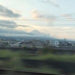 　　帰りの新幹線の車窓から　　　夏の富士山