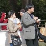 ﾏｽｸずらして縫いぐるみパクリ?