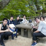 大学院生はテーブル・ベンチ占拠