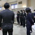 若者風着こなしで開会宣言