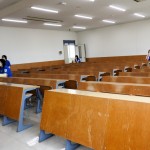 OC2014 後方でバラバラに見守るゼミ、広報、就職担当と専攻長の先生