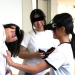 　親子だから許せるのか？　　　左手に注目